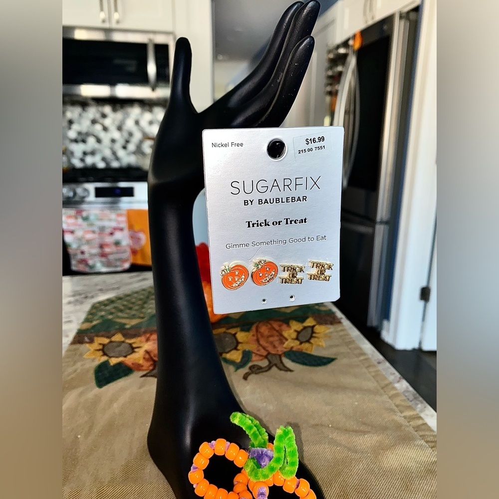 SUGARFIX by BAUBLEBAR | 2 pairs of Pumpkin Trick or Treat Halloween Earrings - Picture 3 of 8